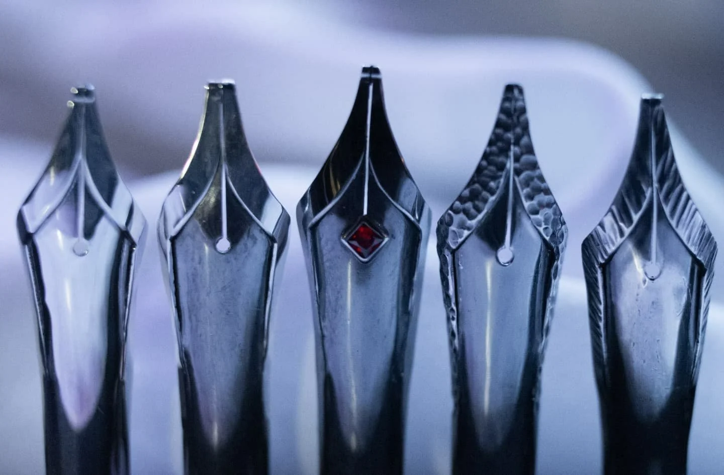 I have some cool news! About nibs! ⁣
⁣
Ever since I've recovered from surgery I've been playing with this idea of a nib, not stacked or folded per se, but nonetheless layered on top of itself. It doesn't have a name yet and as of this moment I'm not 