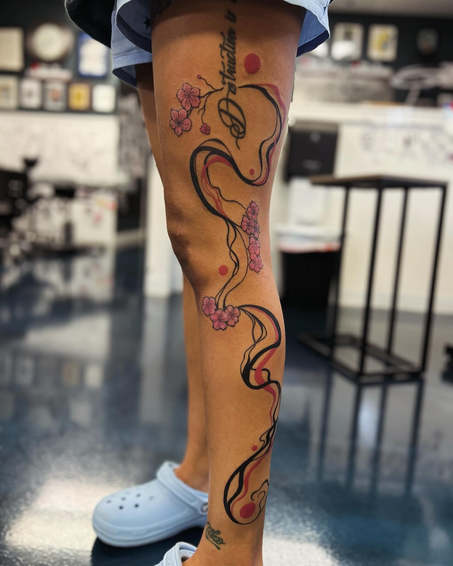 🌸 Freehand Custom Abstract 🌸
DM to book yours or info!
.
Located in Buford, Georgia @inkedarts
100 Hourly | Tuesday - Saturday | 10AM - 6PM
.
.
.
#abtract #inked #abstractart #abstracttattoo #wavylines #abatractartist #georgiatattooartist #buford #