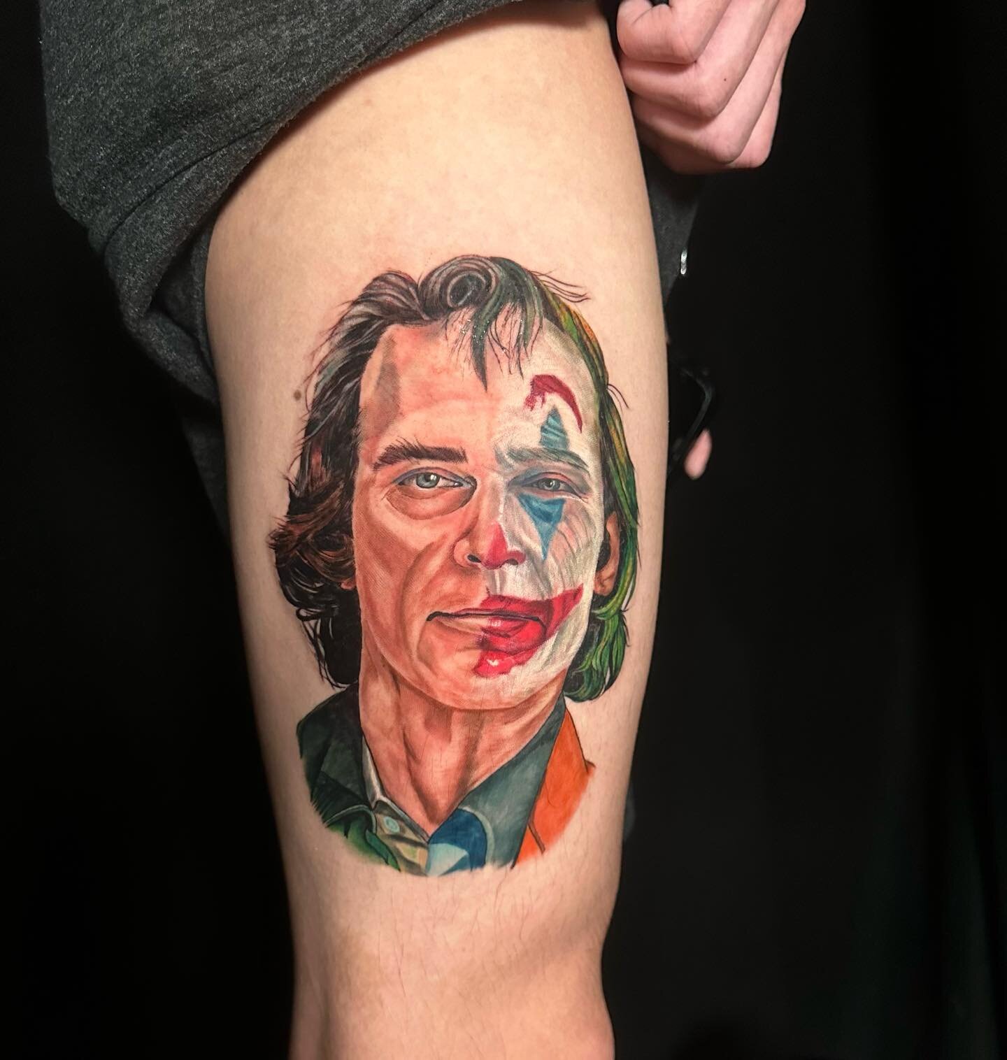 One of my favorite villain. Joker tattoo. Thank you for trusting

#realistictattoo #tattooshop #tattooartist #colorrealismtattoo #realismtattoo #tattoobyme