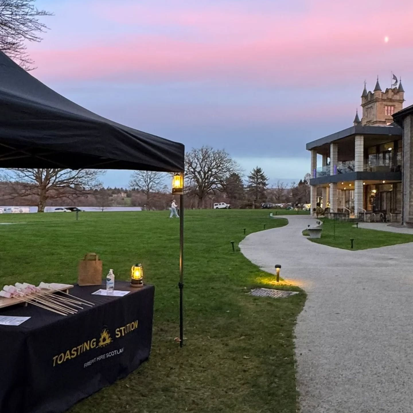 Hosting a large group outdoors?

Safety, professionalism and reliability matter &mdash; especially at public events. We provide the following:

✔ On-site firepit attendants
✔ Public &amp; employers liability insurance
✔ Risk-aware setup
✔ Clean, cont