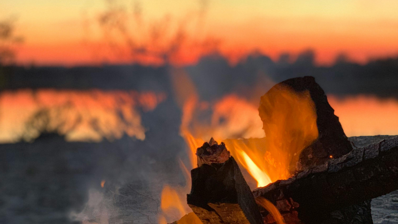 Why Summer Is Actually the Best Time for Firepits at a Scottish Wedding