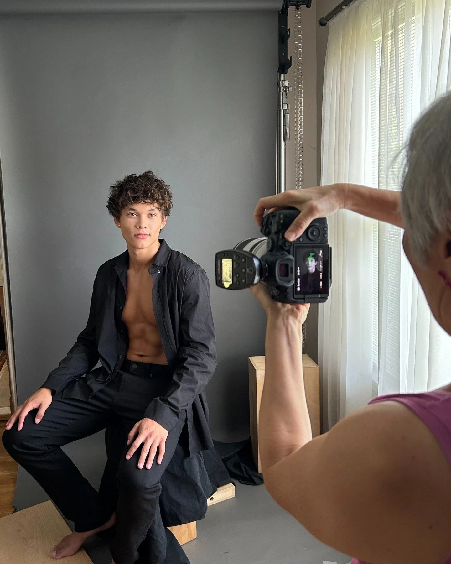 It&rsquo;s been a while since I shared a little BTS! 🎬 Huge thanks to @quinndelia for capturing this one.

Photographing Beckham was an absolute dream&mdash;those cheekbones?? Unreal. 

Can&rsquo;t wait to share more from this session. Stay tuned!

