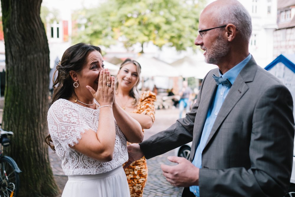 Standesamtliche-Hochzeit-mit-Feier-im-Garten-in-Weinheim-210827-14.jpg