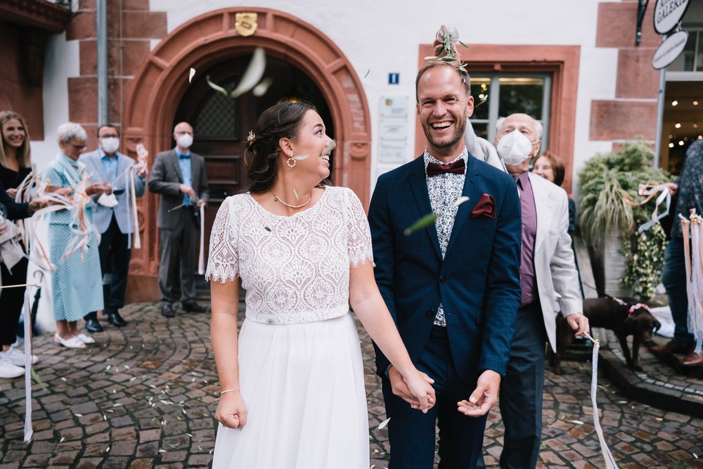 Standesamtliche-Hochzeit-mit-Feier-im-Garten-in-Weinheim-210827-30.jpg