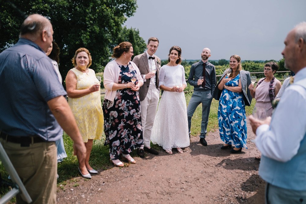 Standesamtliche-Hochzeit-Deidesheim-mit-Planwagenfahrt-210709-50.jpg