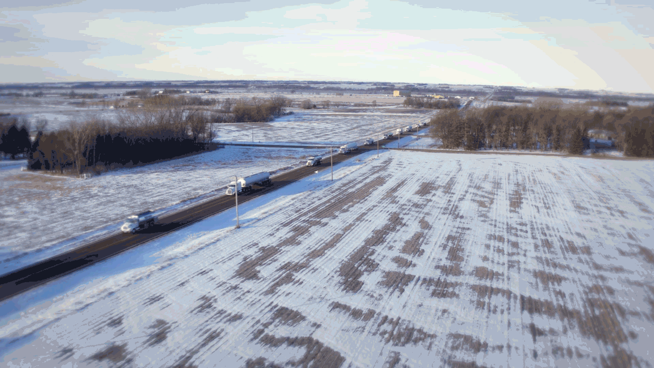 Vollan-Oil-30s-TV-(1).gif