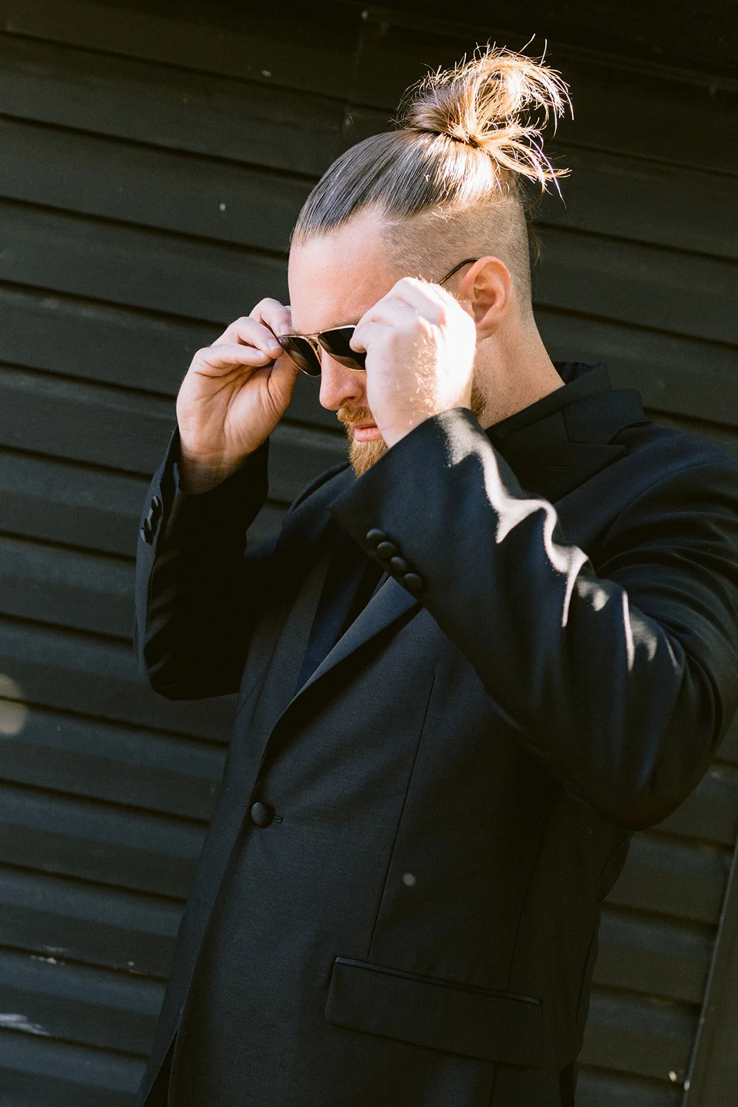 03 - groom prep-27.jpg