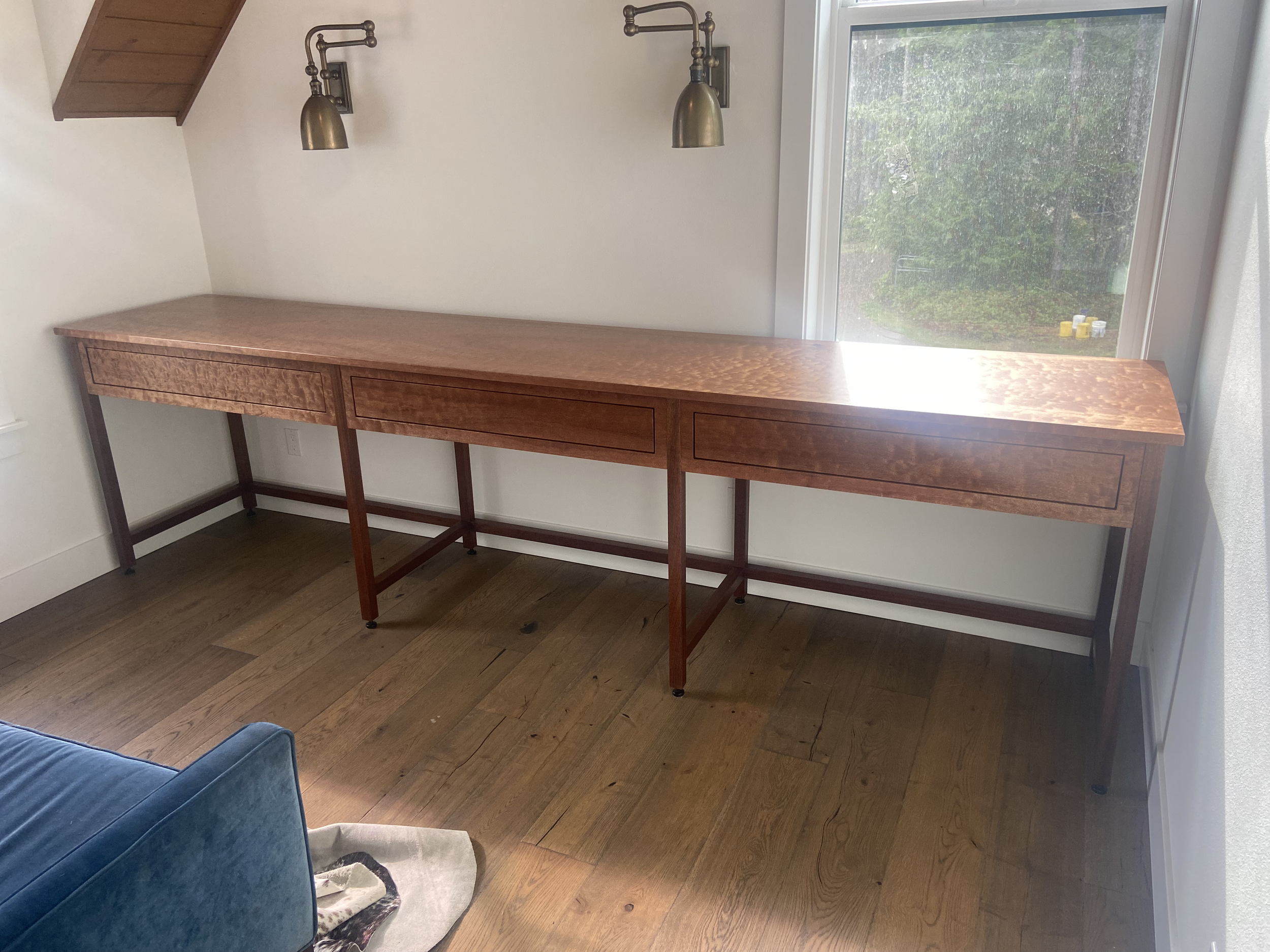 Sipo desk 3.png
