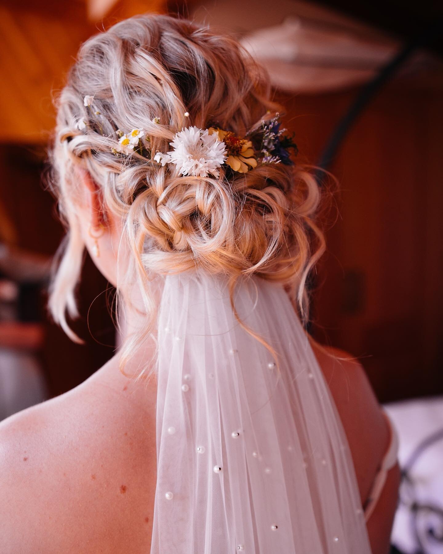 Detail shots of @meghanvestad wedding hair by @jeffofmitchell