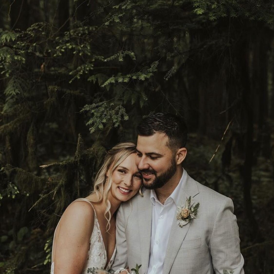 Some beautiful shots from @glfish wedding this past weekend by @theapartmentphoto and a few from my phone (with closeups of the hair and makeup. 

Thank you @glfish for being such a pleasure to work with