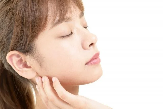 You can Easily Get a Small Face with just Self-massage! ??