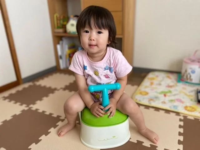 Mẹo giúp mẹ tập bé trai đi vệ sinh đúng cách