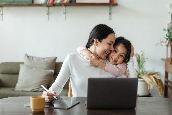 Cân bằng việc khi làm tại nhà và chăm sóc con cái