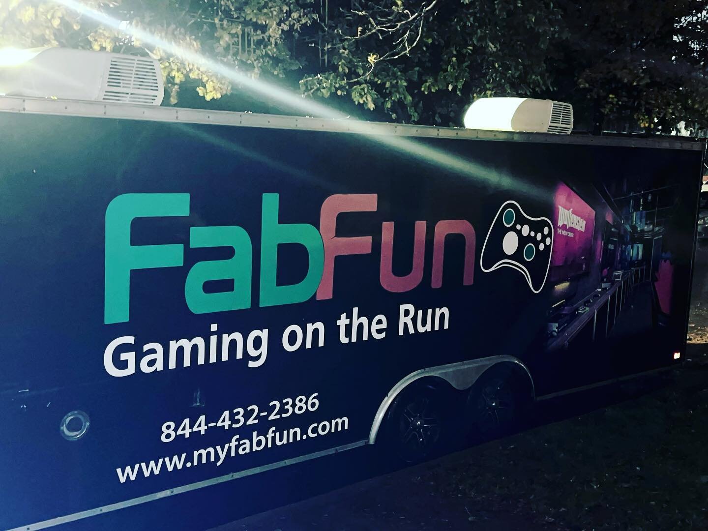 No need to fear #fabfungametrucks  is here. #rain #snow or #shine .. we out here y&rsquo;all even in bad weather we at the  #kids #birthday  #party  #chicagophotographer #chicagoland #familytime for booking call 844-432-2386