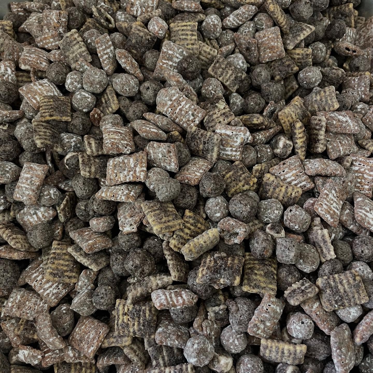 Oreo Munchies&hellip; now with MORE Oreo flavor 😋

#oreo #munchies #puppychow