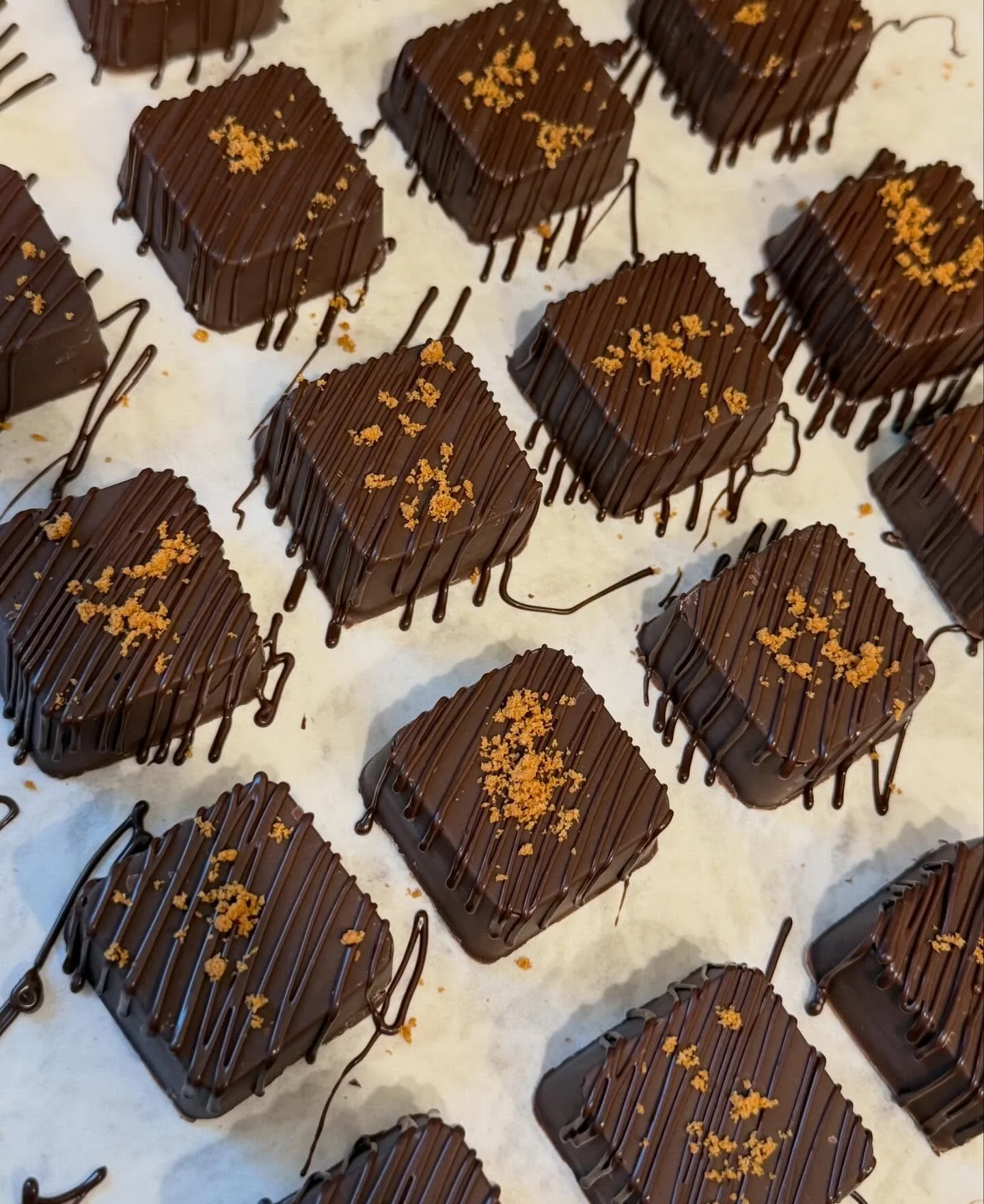 Thanksgiving just got sweeter. 🍂🧡 From festive macaron flavors like Earl Grey &amp; Cornbread!!! To our new Dubai BITES! And last, but certainly not least, warm, buttery dinner rolls from our kitchen to your oven, everything is homemade with love a