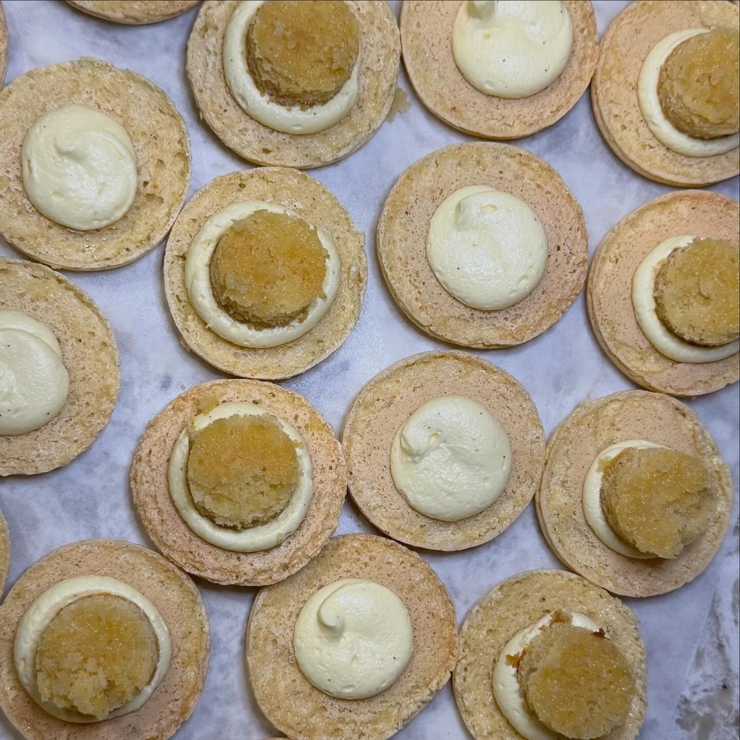 2 dollops of French buttercream + a piece of freshly made cornbread, between two chewy macaron shells. Did I do my big one w this?? Find out this upcoming week and try these Cornbread Macarons along w 5 other flavors that&rsquo;ll have you feeling li