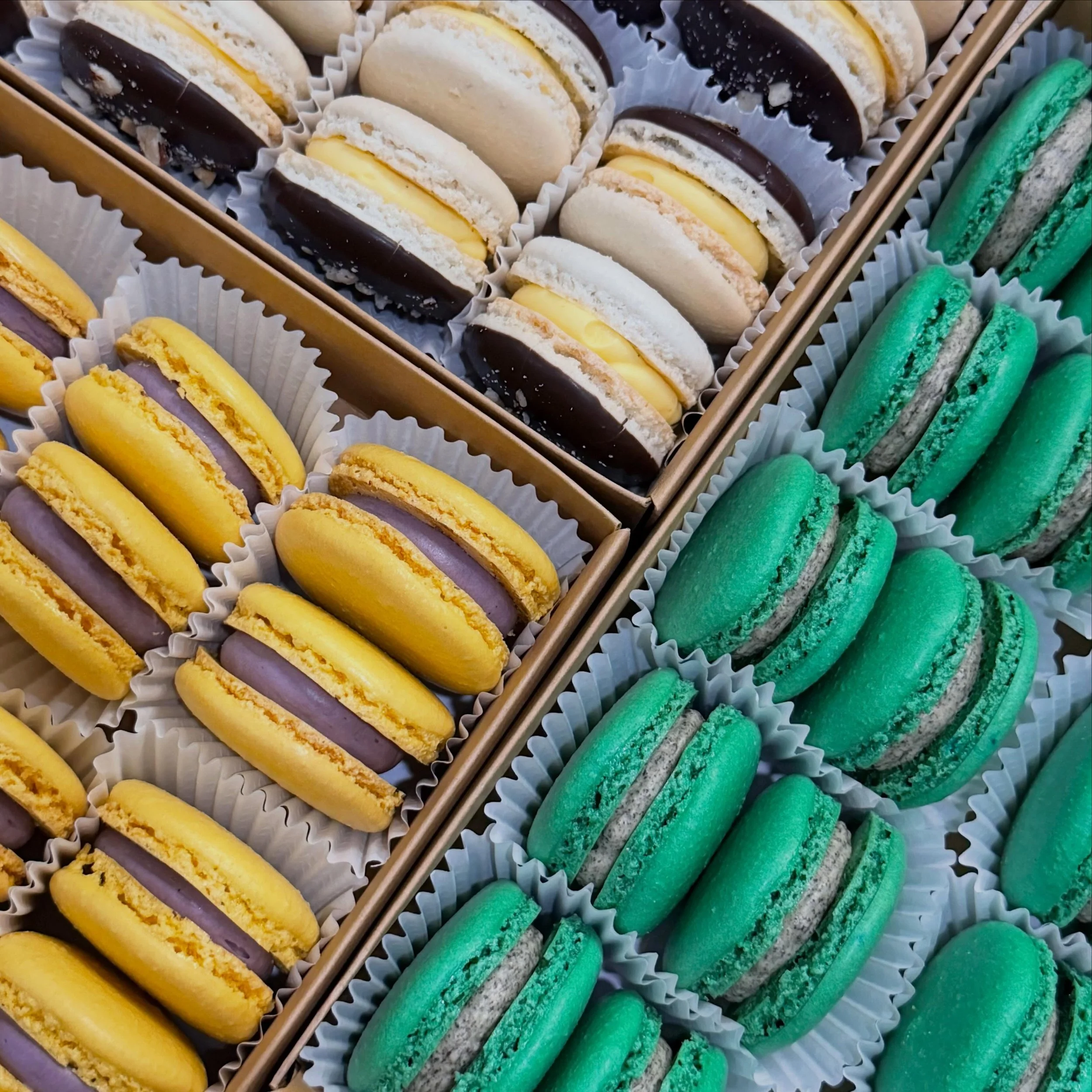 UCSF Graduation order 🎓🍾💚💛🤍

#graduation #macarons #cater #bayarea
