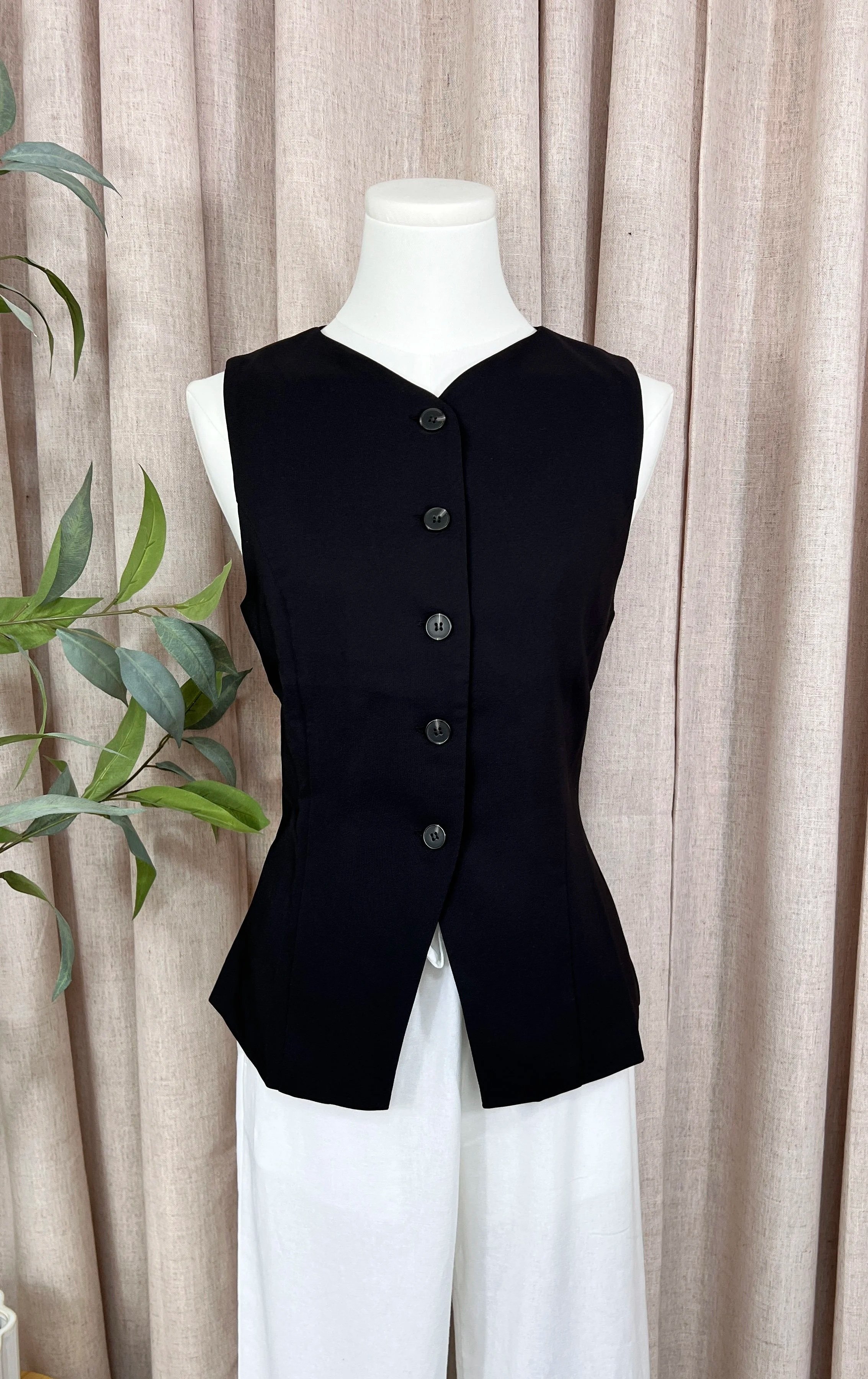 black+vest+-+front.jpg
