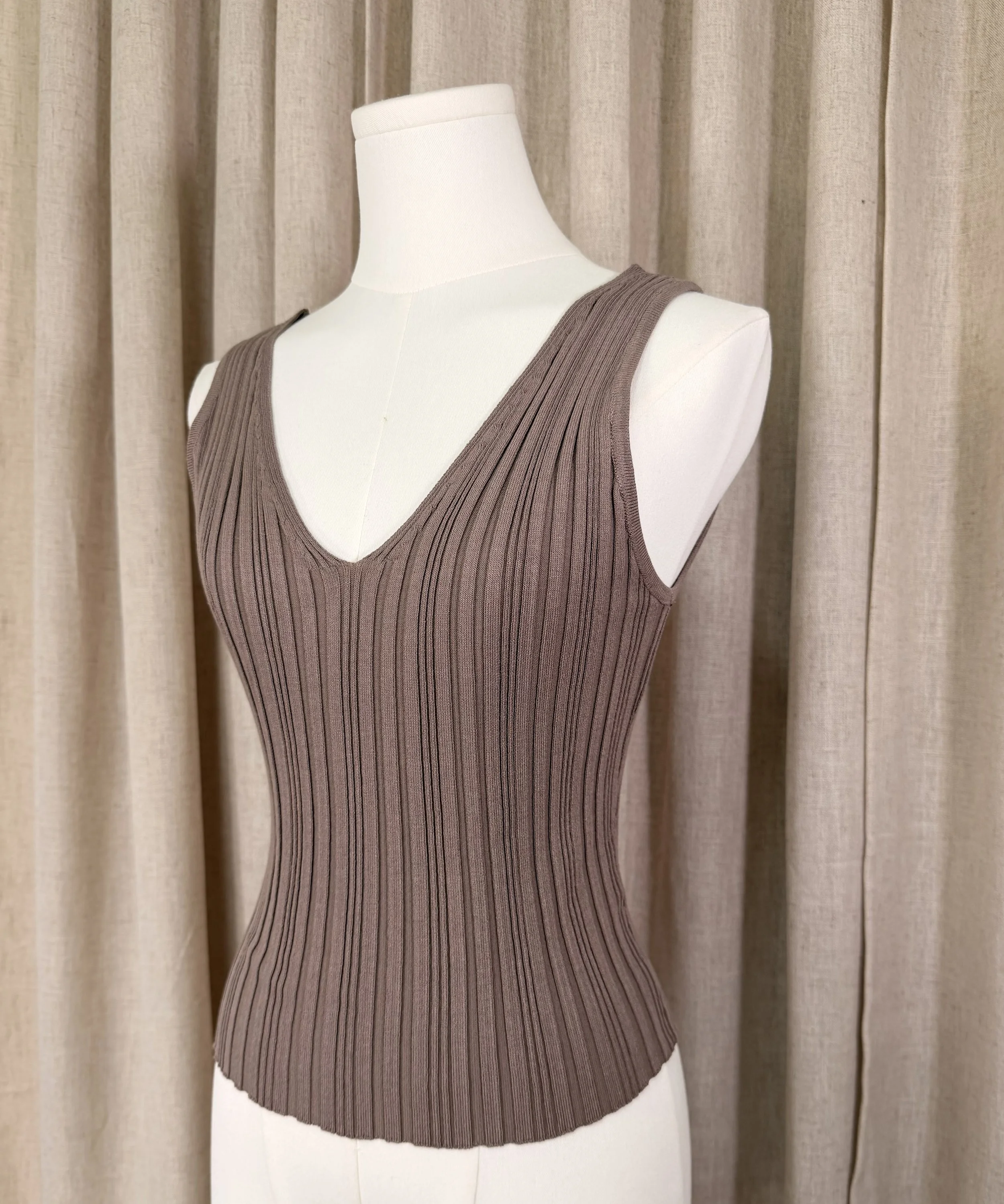 Lina-T mauve side.jpg