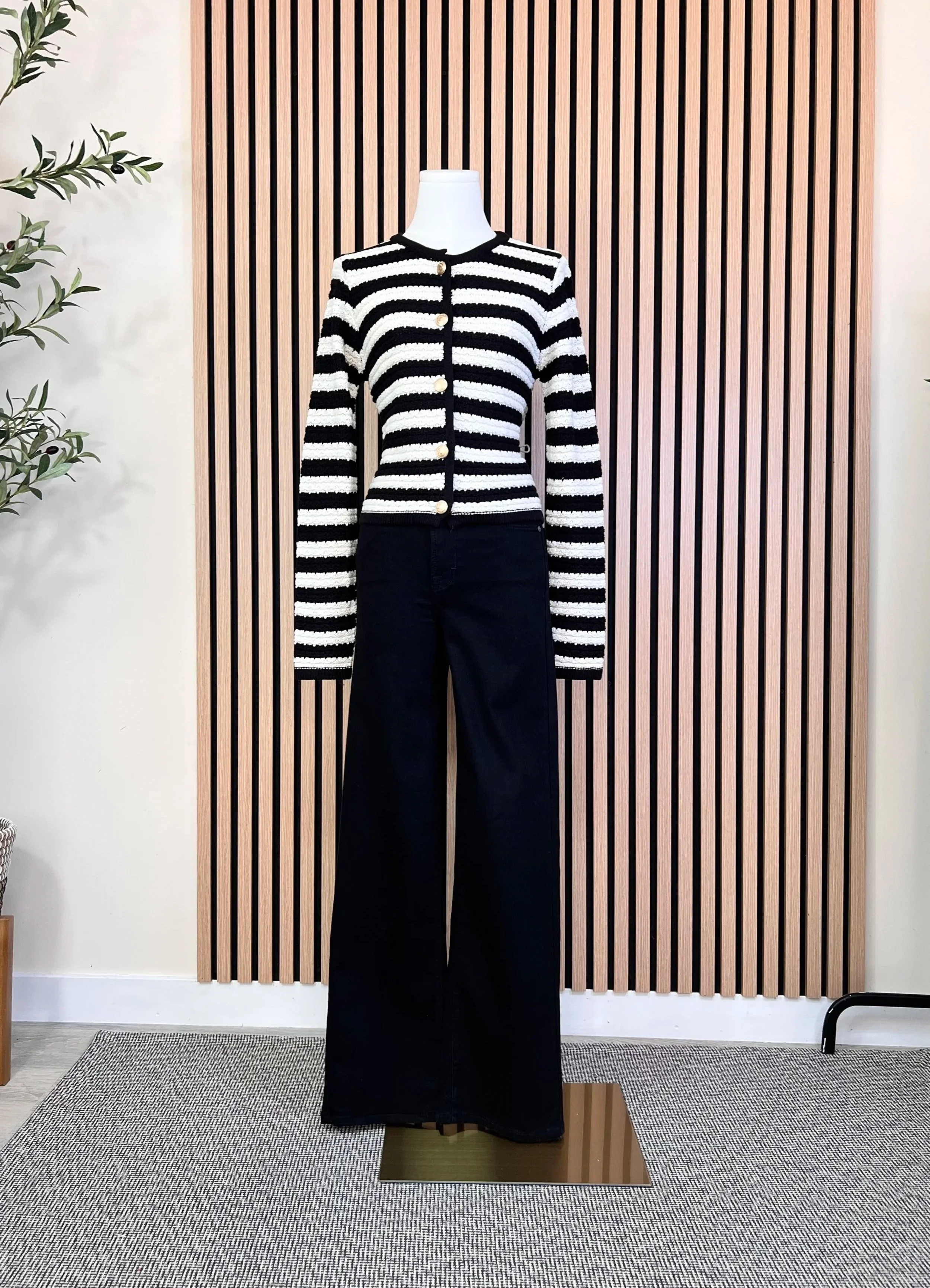 creamblkcardigan01.jpg