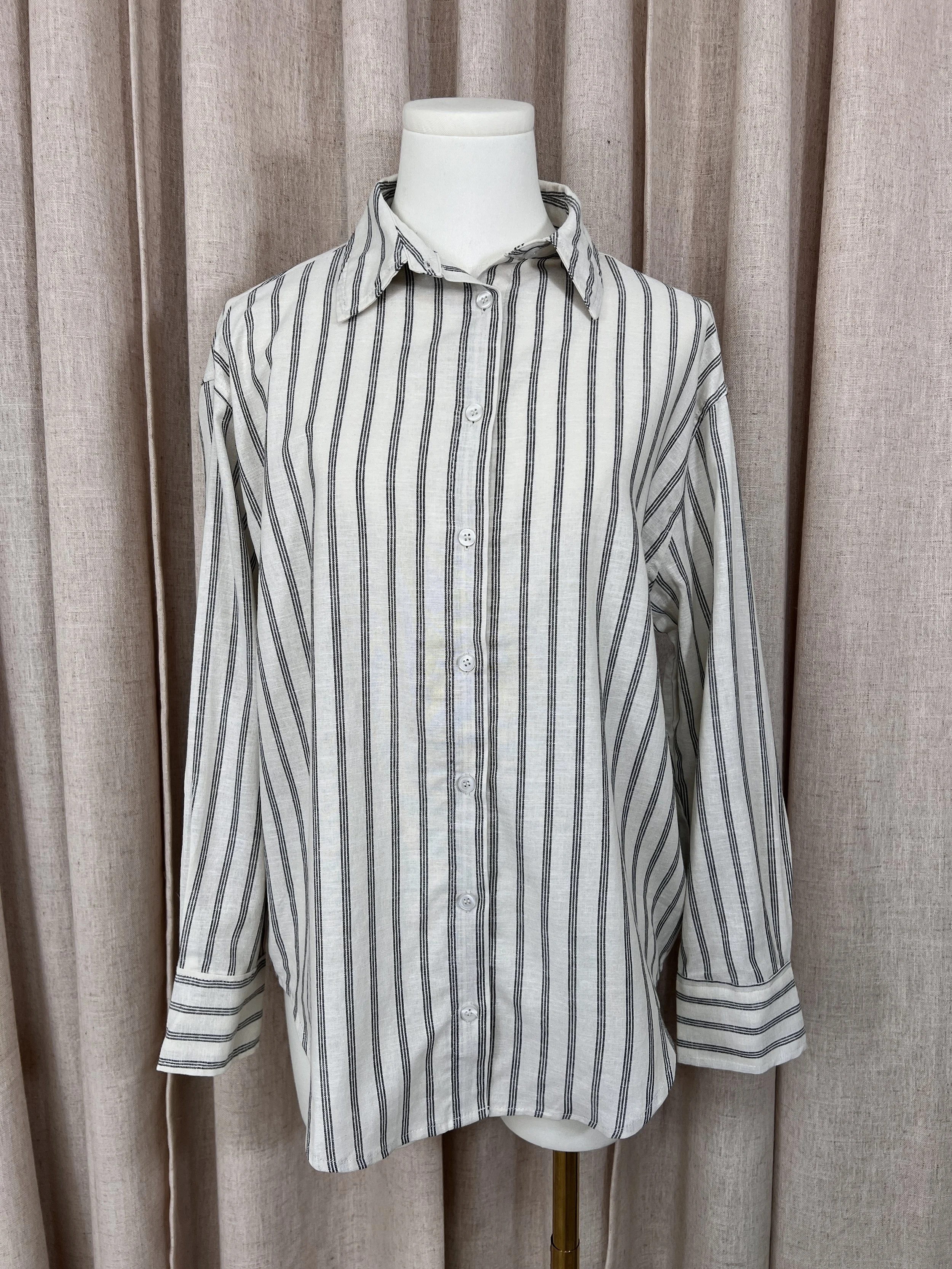 Linen Button up - front.jpg