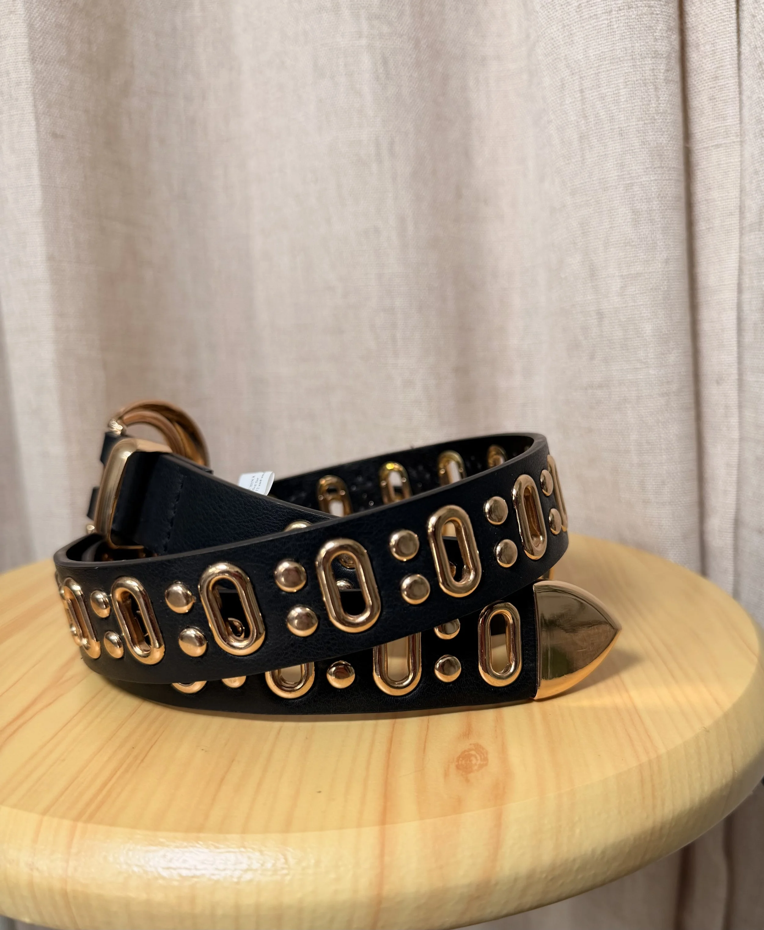Black studded belt 01.jpg