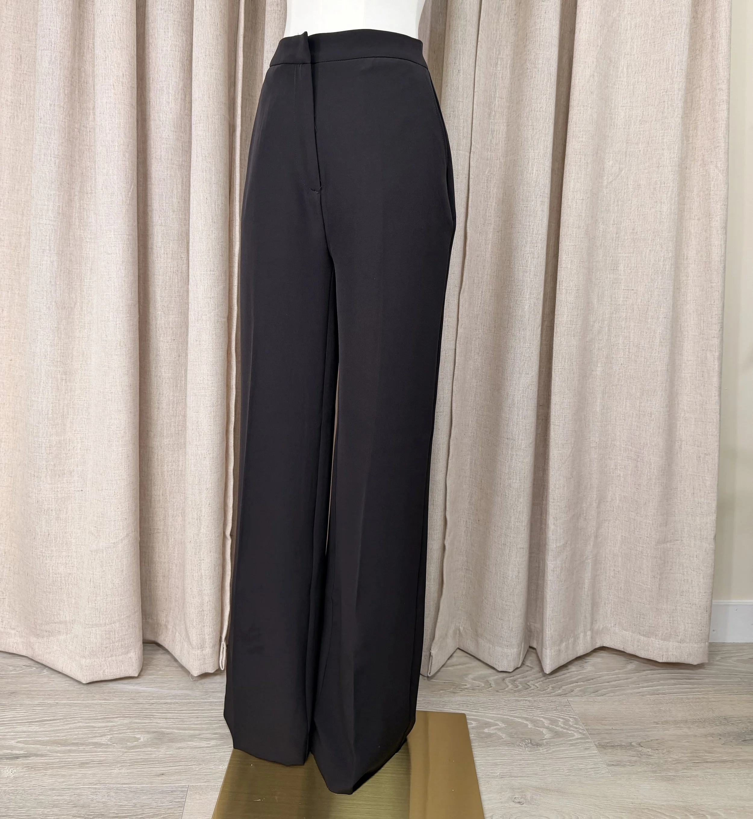 Mila- P_blk_side.jpg