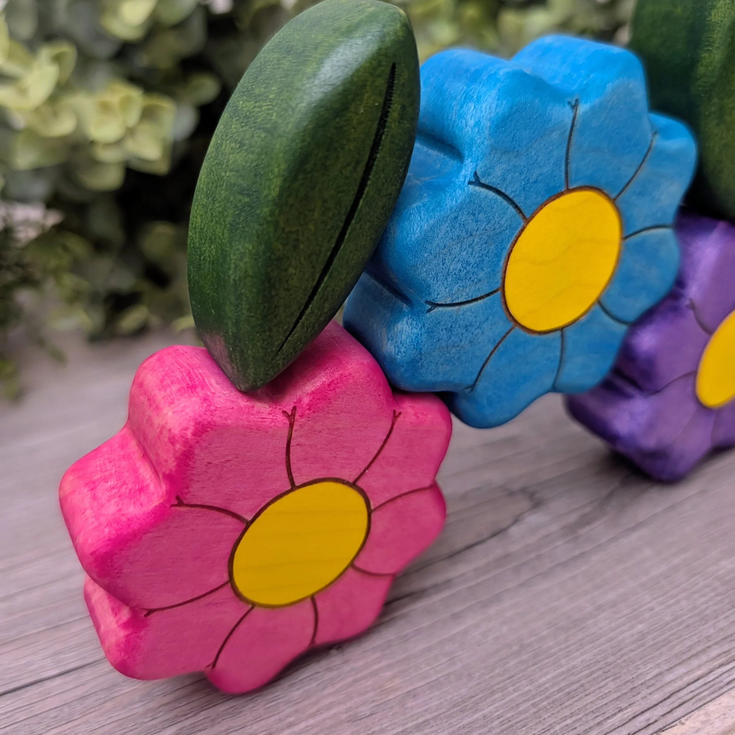 Floral mandala wooden puzzle with daisy and leaf blocks
