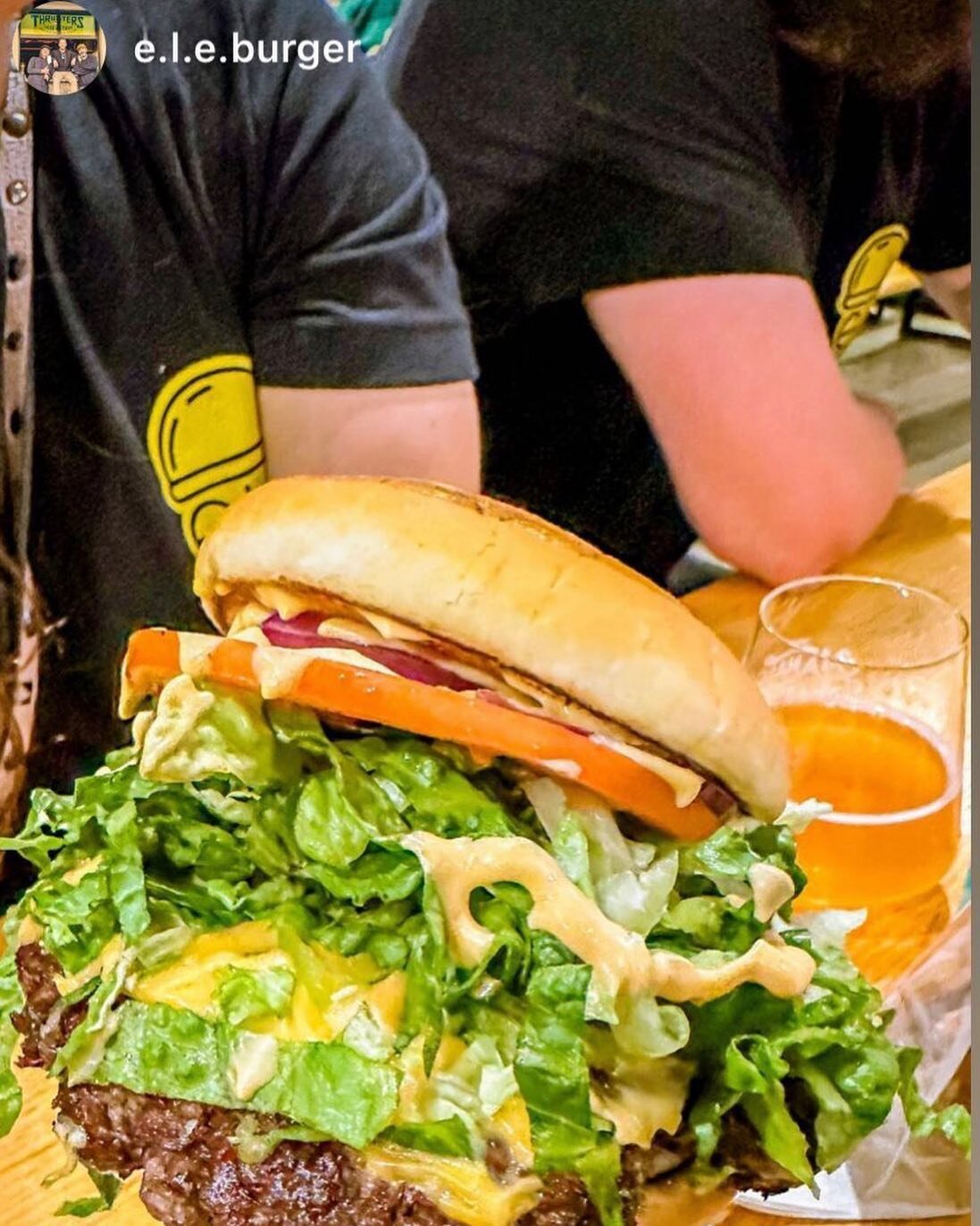 Stop by for smashburger today! Open daily from noon to 8:30pm, located @mahaloaleworks outside on the patio!!
Come by for a delicious fresh beer and a sausage, tacos or a smashburger (pictured)! The sunsets have been firing! 
Happy hump day! #beer #s