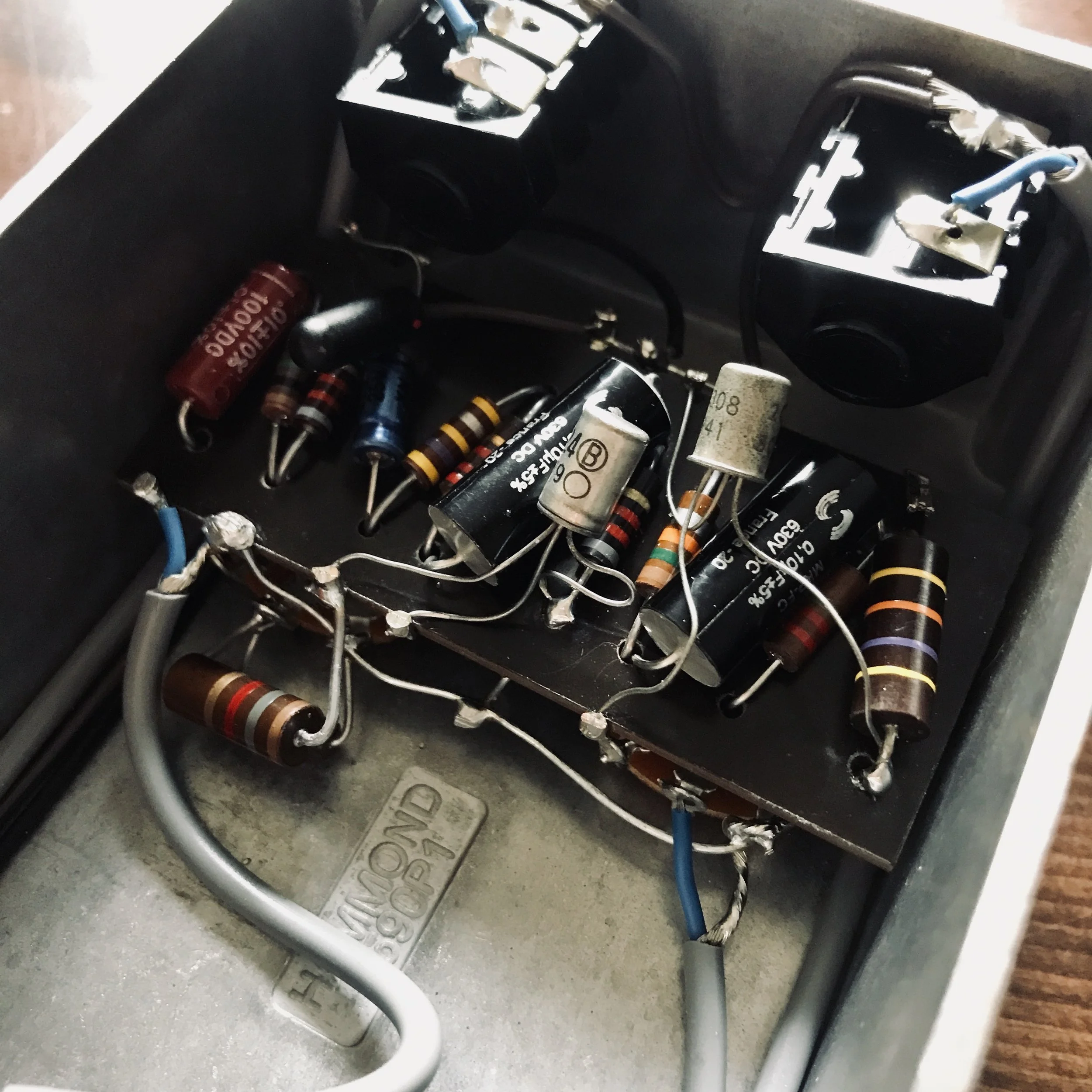 circle electric escalator Tone Bender MKI Tonebender mk1 guts inside oc75 mullard 2g381 texas instruments goldie fuzz pedal