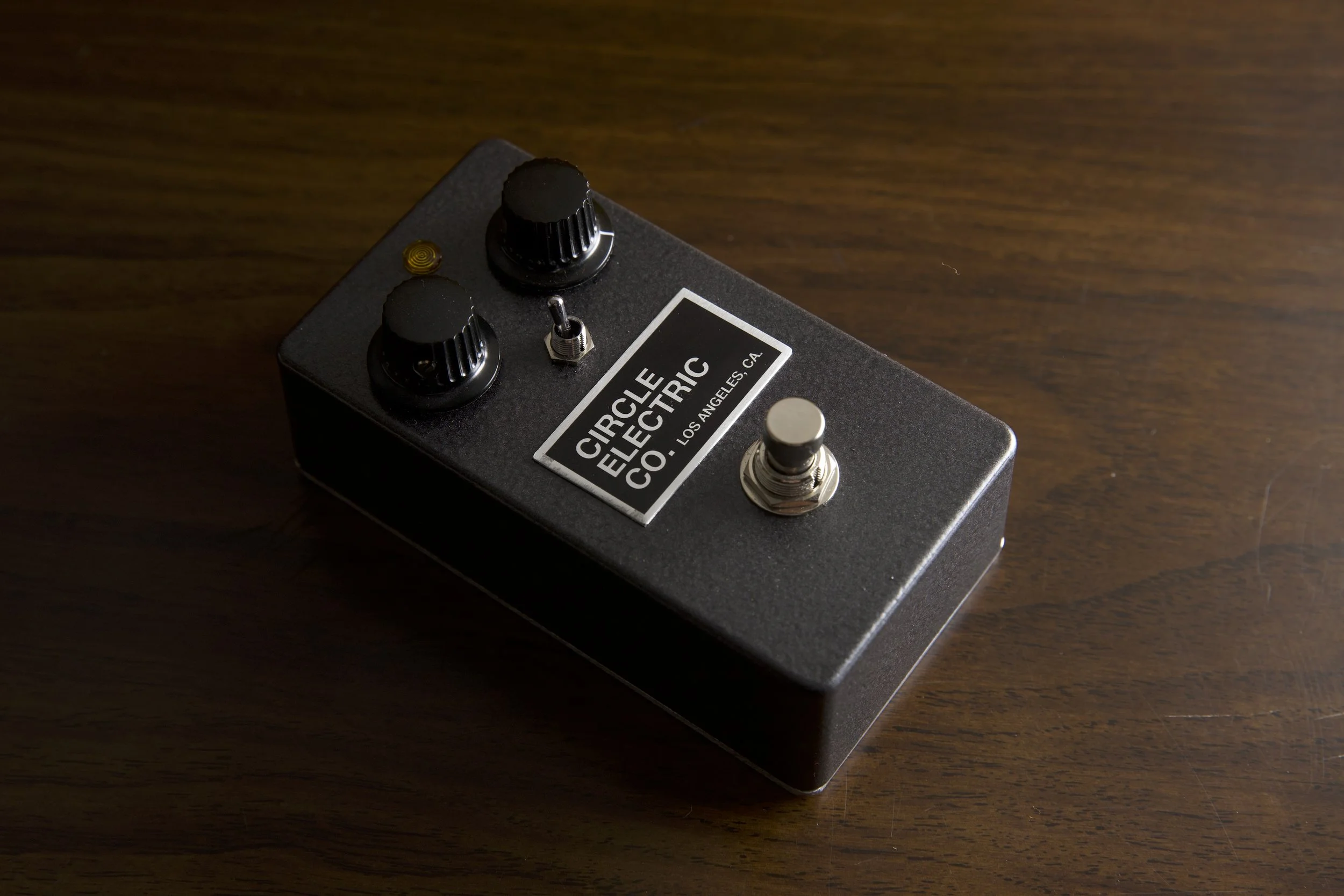 jordan boss tone mirror fuzz silicon alhambra nashville spirit pasadena v1 v2 inside guts vintage guitar pedal