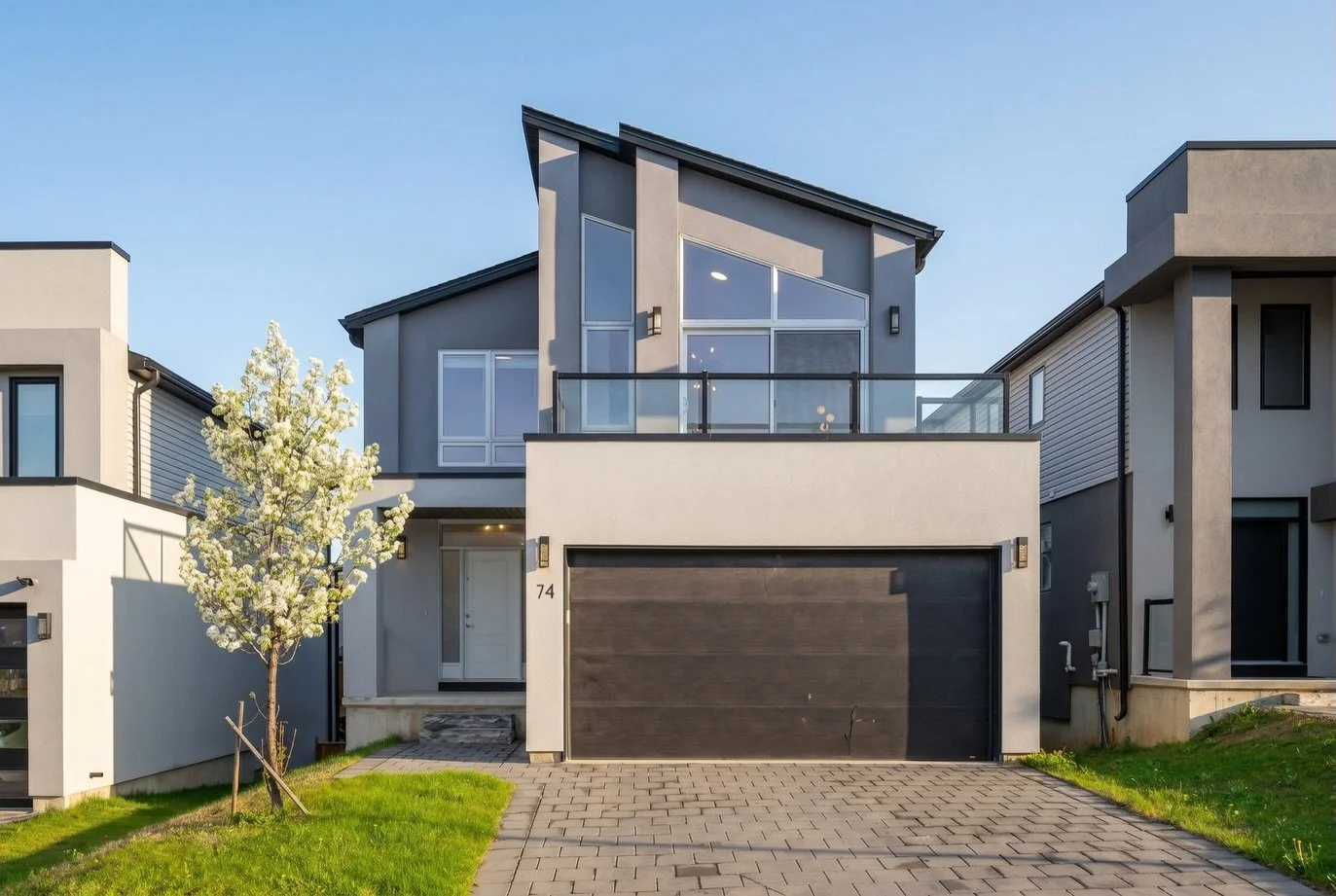 📍 74-1820 Canvas Way, London ON
🔑 $739,900
🧑🏻&zwj;💻 MLS&reg;: X13071732

You would love this stunning custom built home in Uplands North! 😍

Features:
3 Bedrooms + family room (potential 4th bedroom) with a balcony
3 full bathrooms on the secon