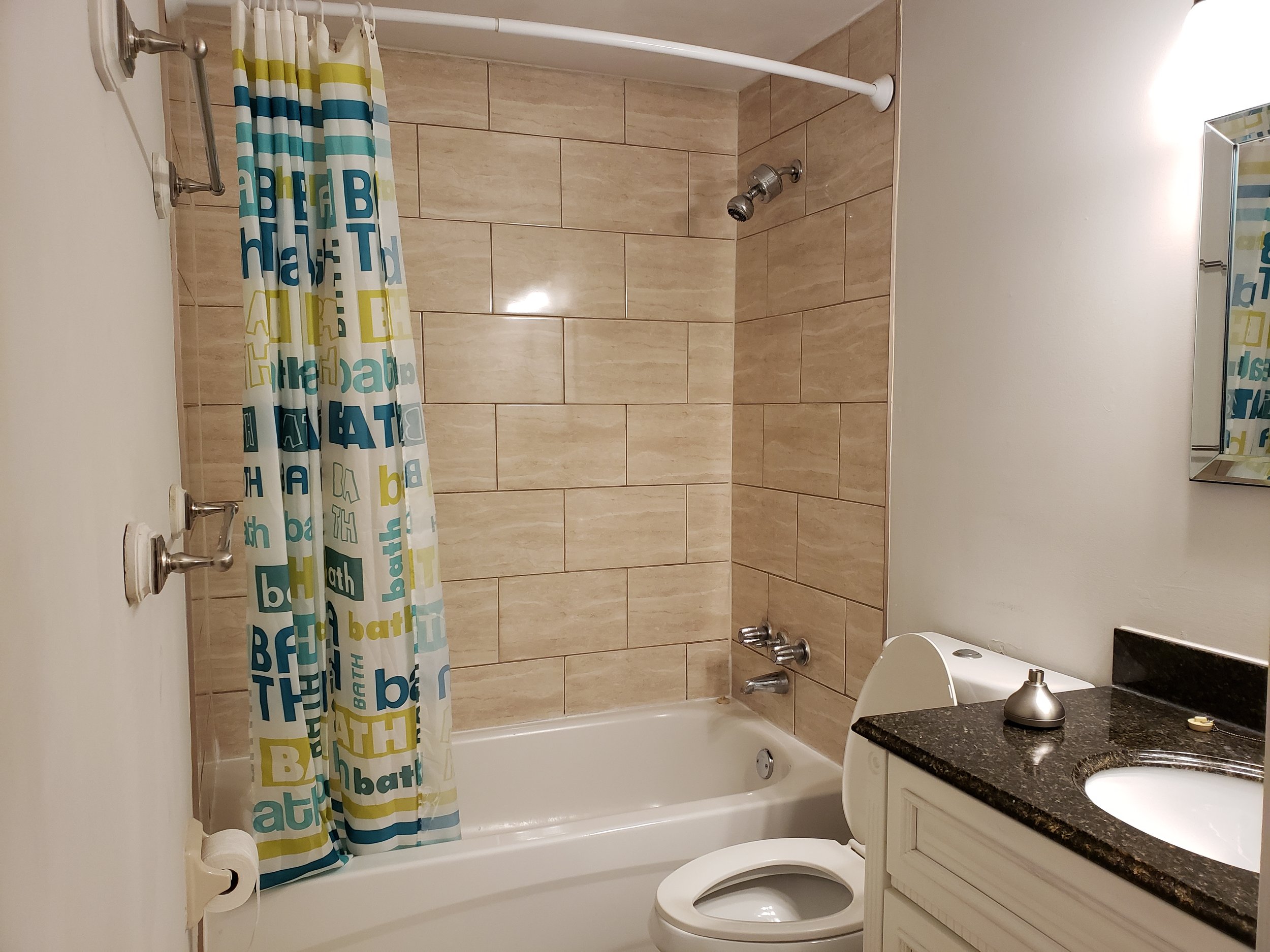 14-Upper Bath.jpg