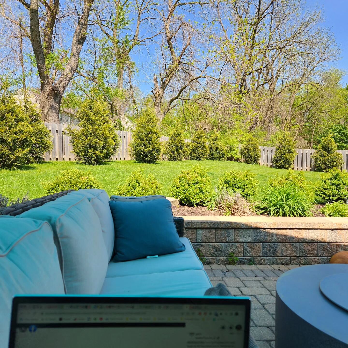 It's a beautiful day in the neighborhood! I'm taking classes and watching presentations outside today. Just me, the trees, a blanket, and my laptop, notebook, and water. 

#alwaysbelearning #sagamorehillsohio #workingoutside #ohiodoula #clevelanddoul