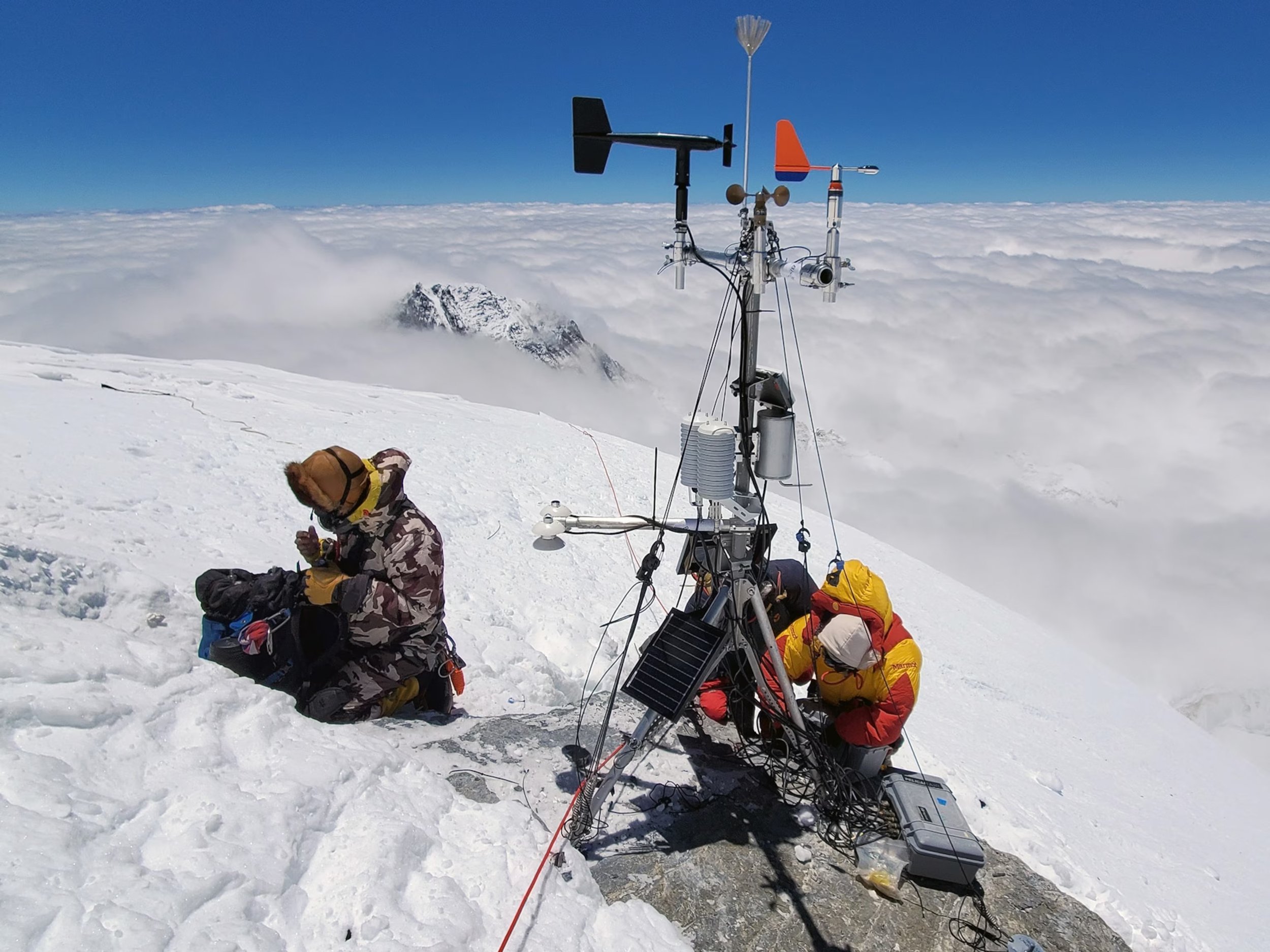 National Geographic: Next-gen weather station installed near Everest’s summit