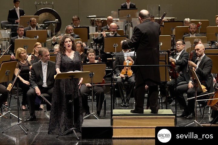 Posted @withregram &bull; @sevilla_ros 🎶A&uacute;n emocionados tras el concierto de ayer. Las obras de Bruckner y Mahler, la maravillosa soprano Sarah Wegener, el maestro Marc Soustrot&hellip; Nosotros hoy repetimos, &iquest;Te apuntas?

👉🏻Nos vem