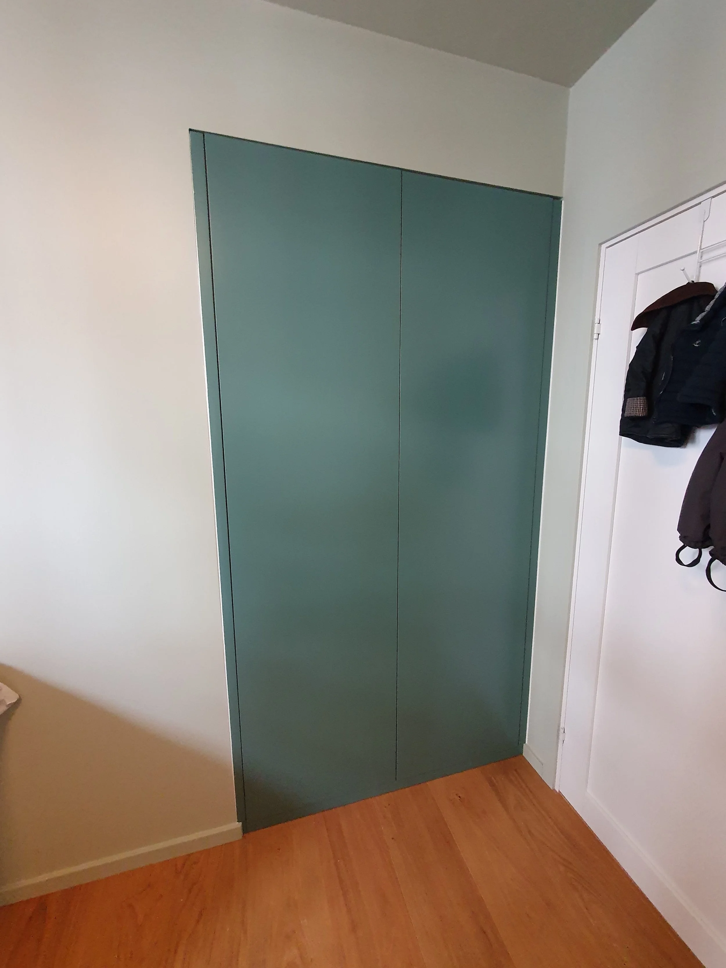 Grønn MDF hengslet.jpg