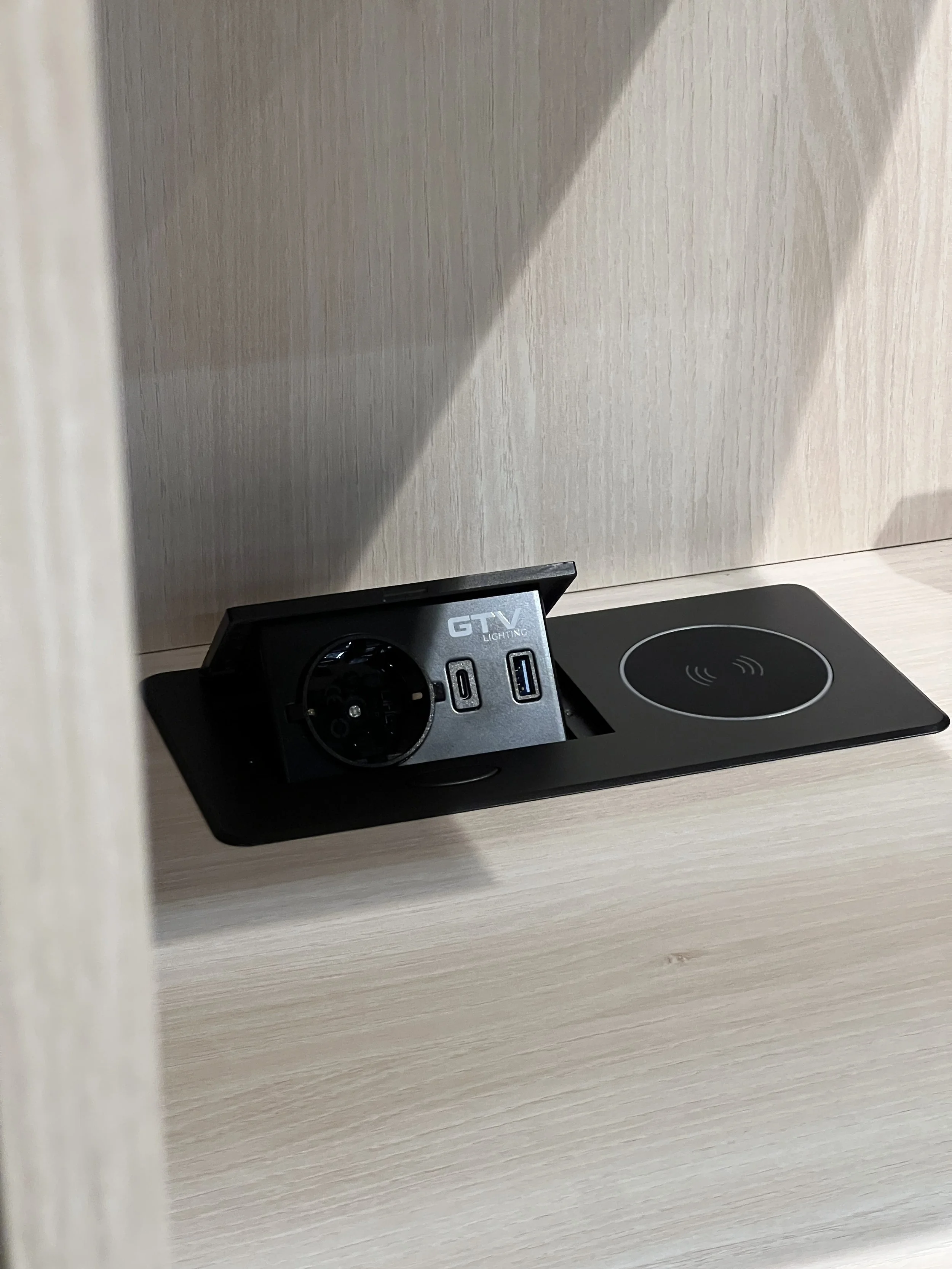 Stikkontakt USB-C O-RAVP1J (1).JPG