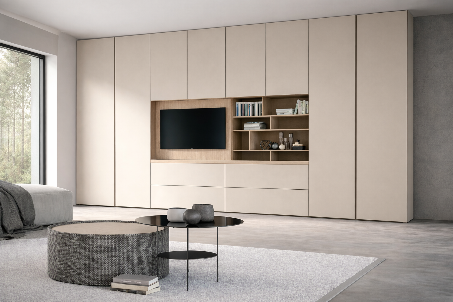 Skreddersydd innebygd garderobe med skap i hel vegg og integrert TV-modul