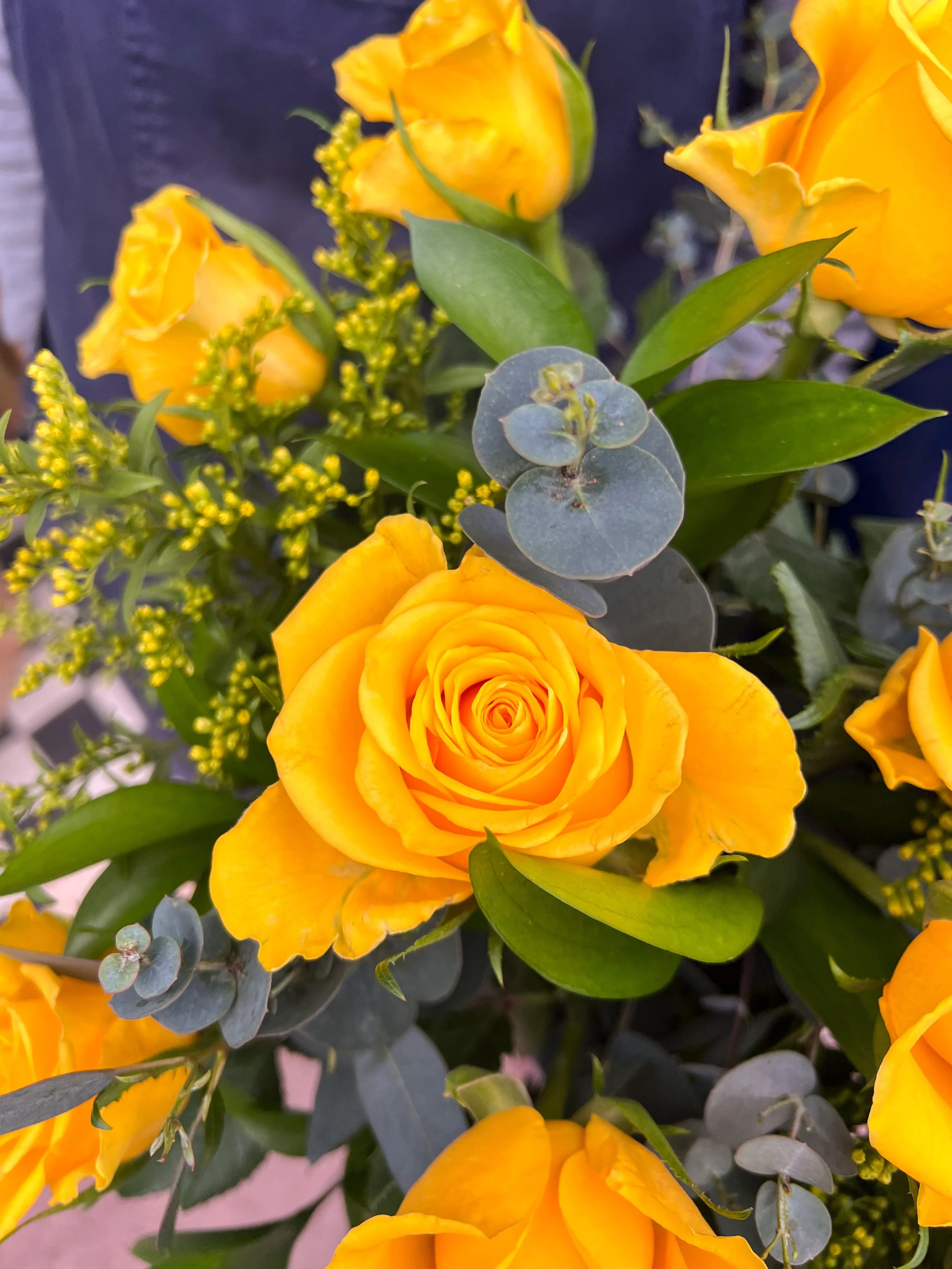 Yellow roses for valentines