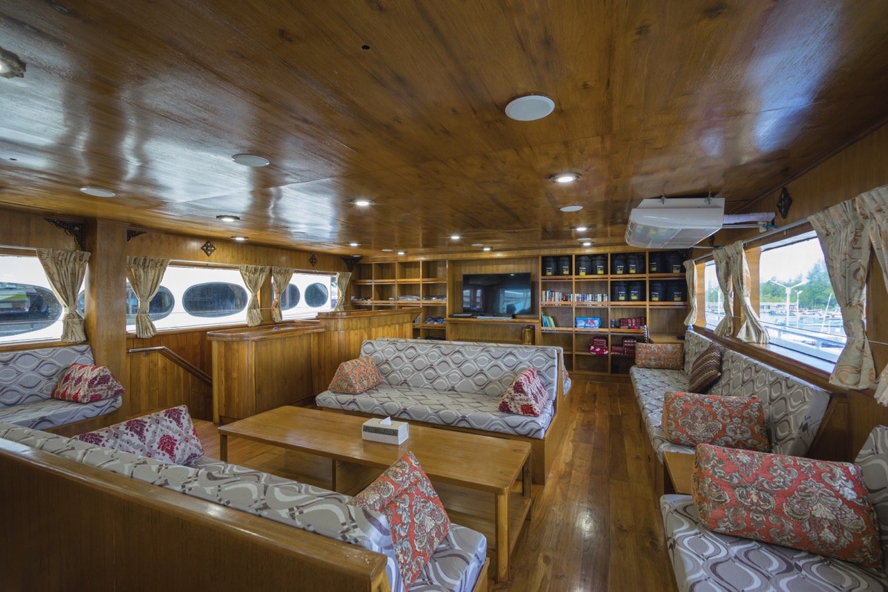 Top class Thailand liveaboard saloon