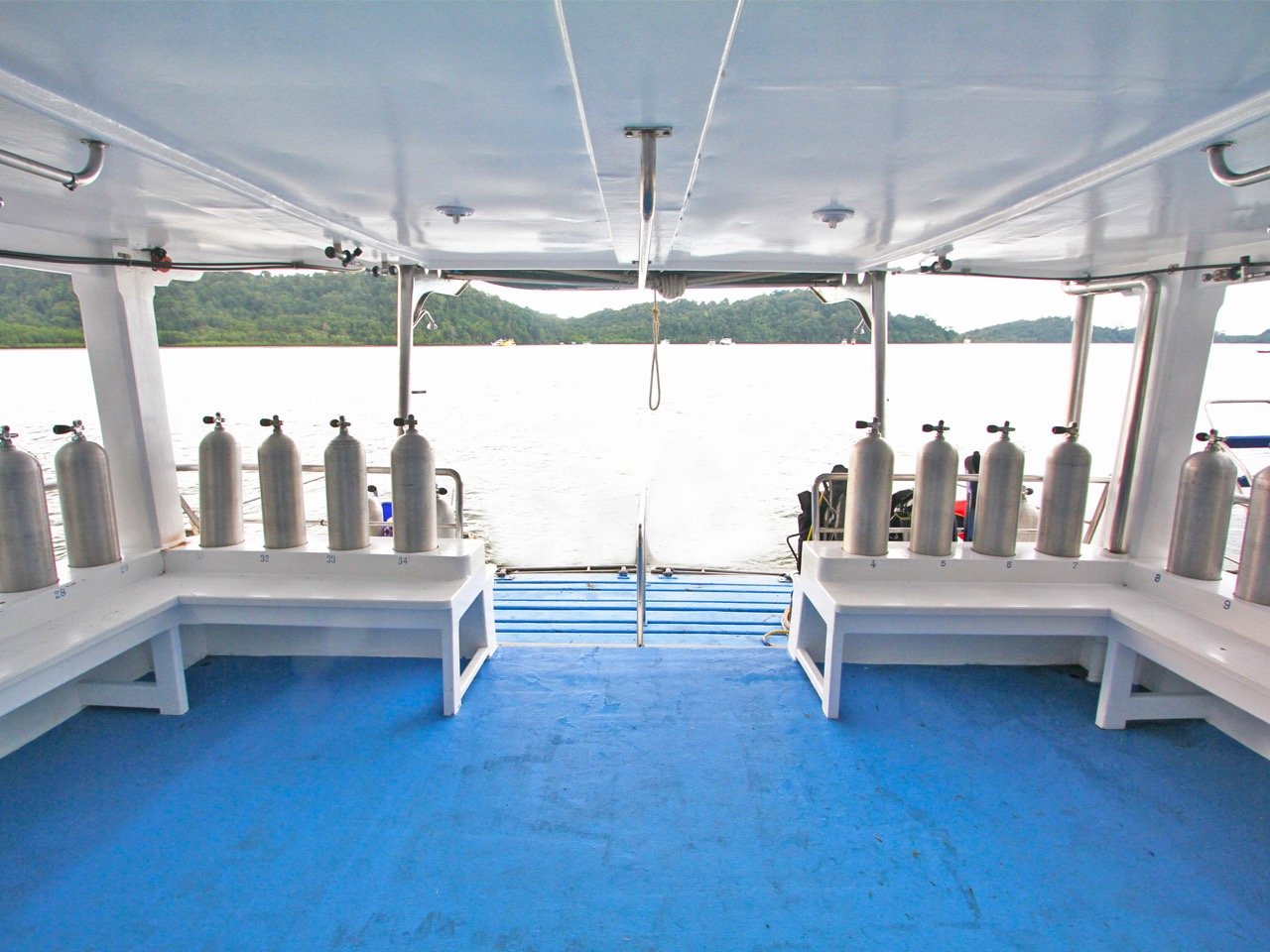 Bargain Thailand liveaboard dive deck
