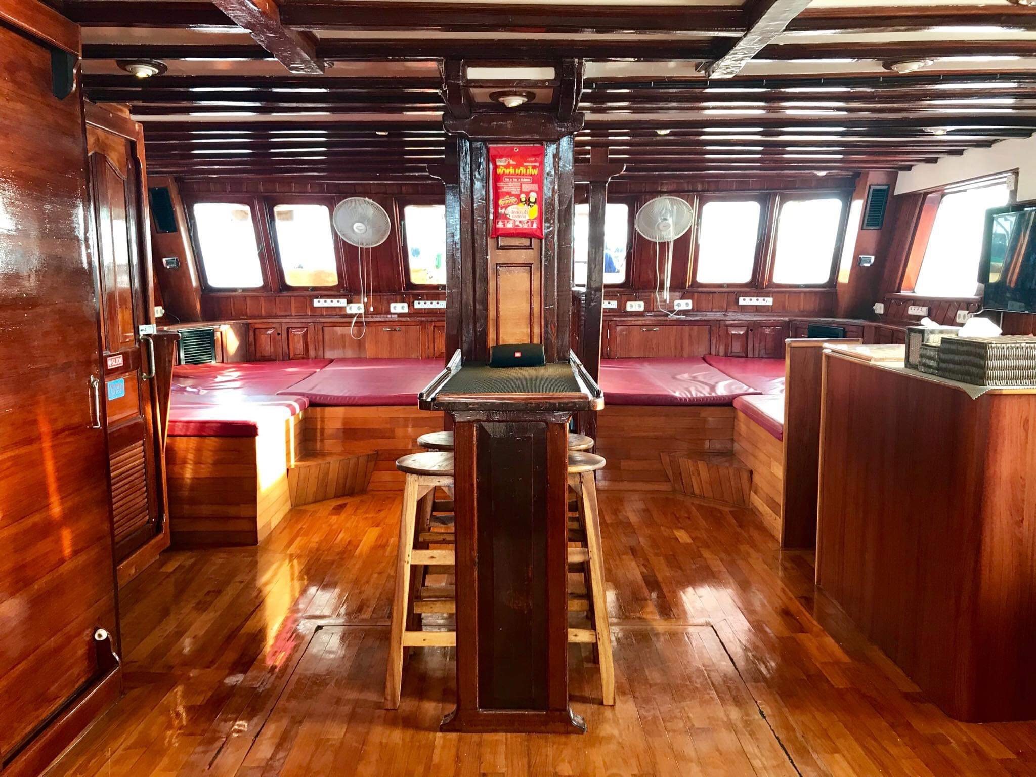 High end Phinisi liveaboard saloon