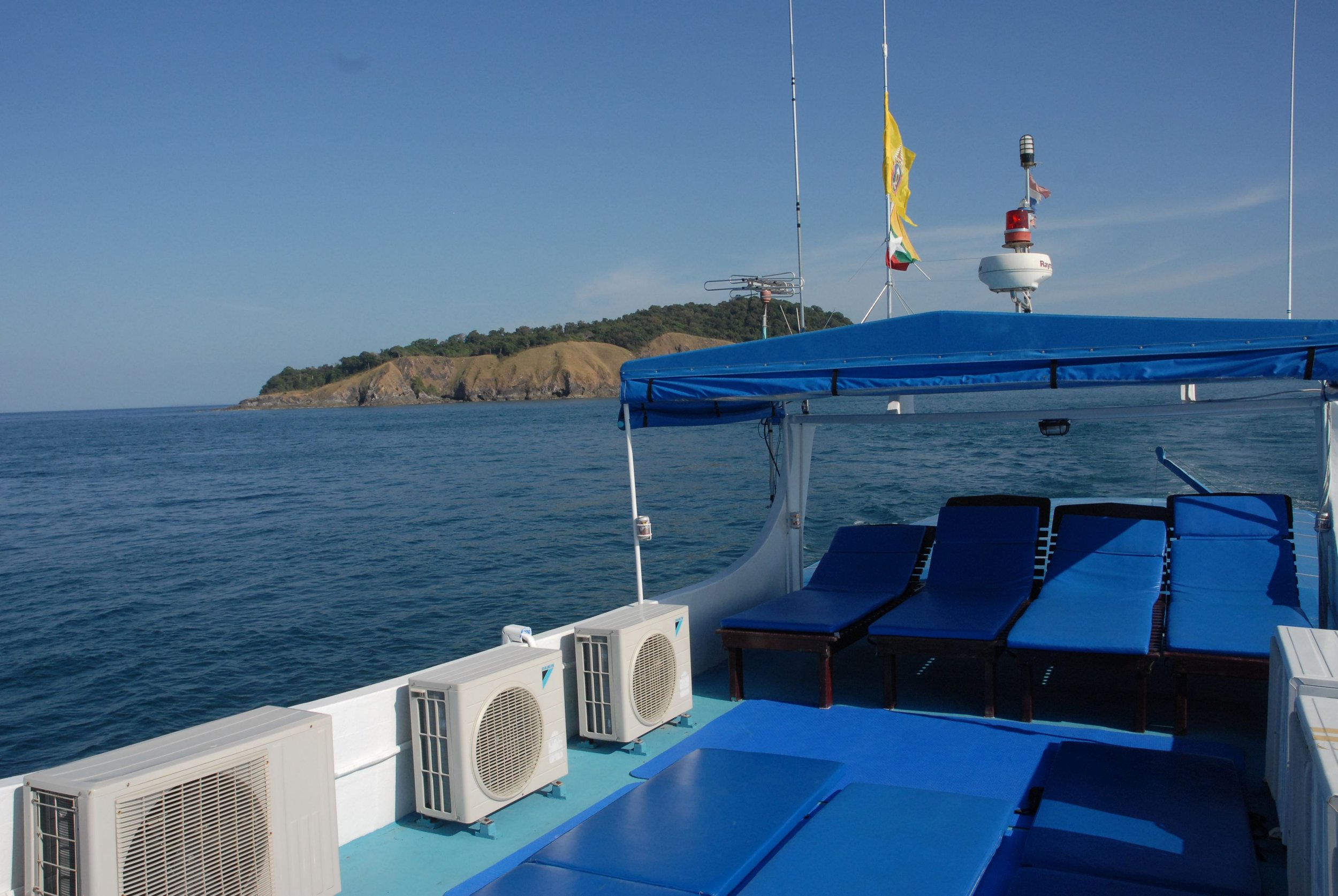 Economy Similan liveaboard sun deck