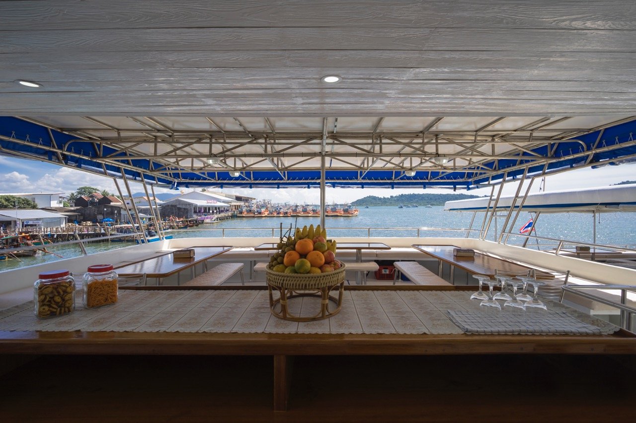 Quality Thailand liveaboard alfresco dining