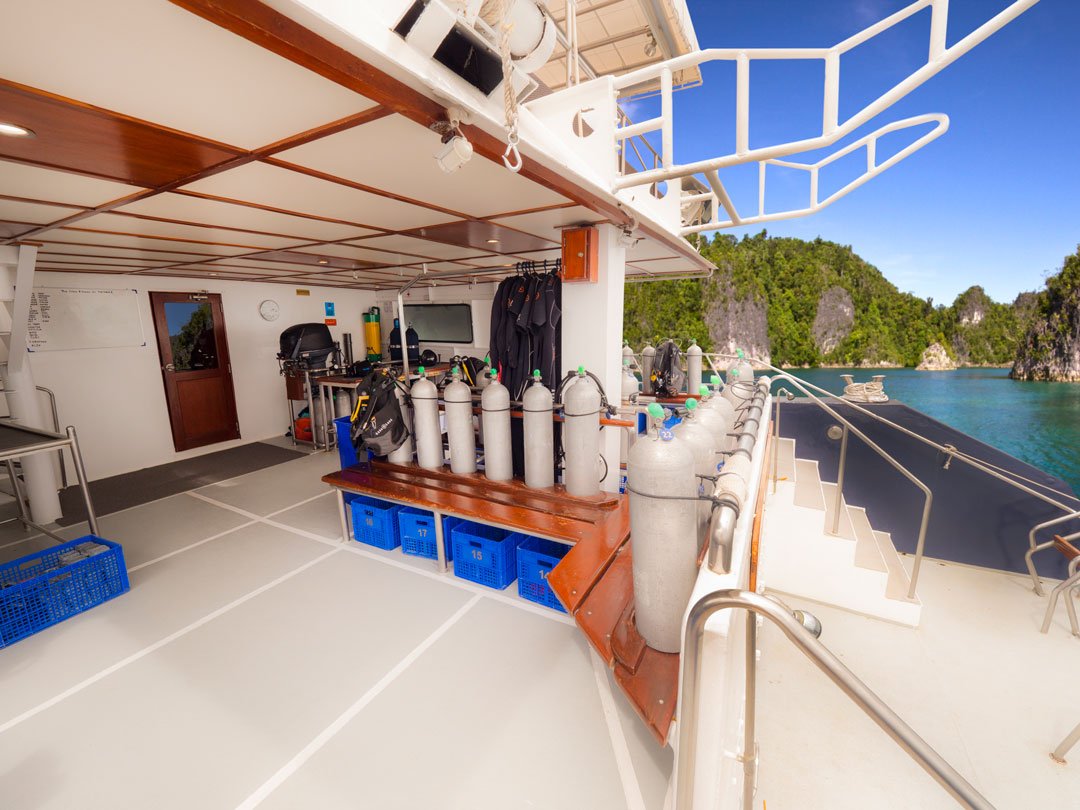 Mermaid II premier liveaboard dive deck