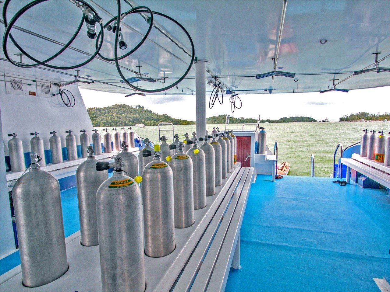 Economy Similan liveaboard dive deck
