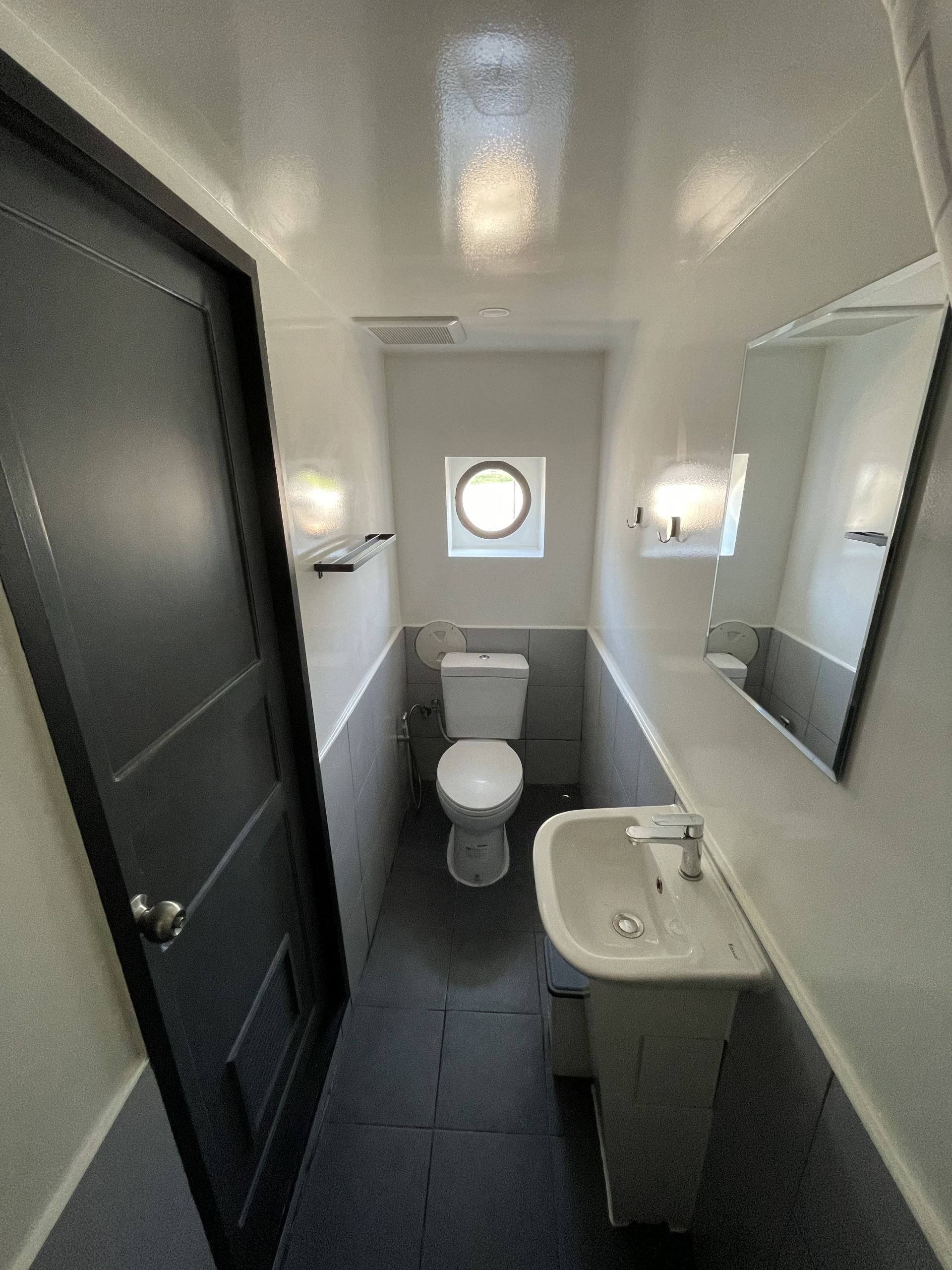 DiveRACE Ensuite Bathroom