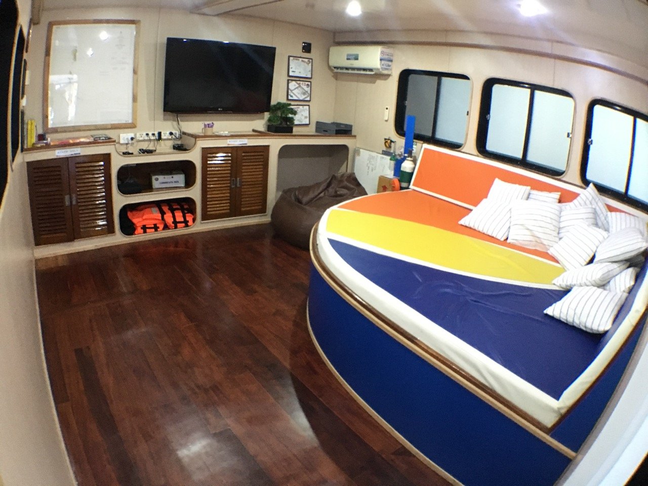 Manta Queen 1 economy liveaboard saloon